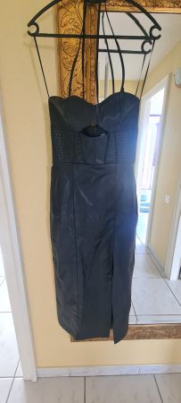 Langes Zara Kleid mit Seitenschlitz Kunstleder