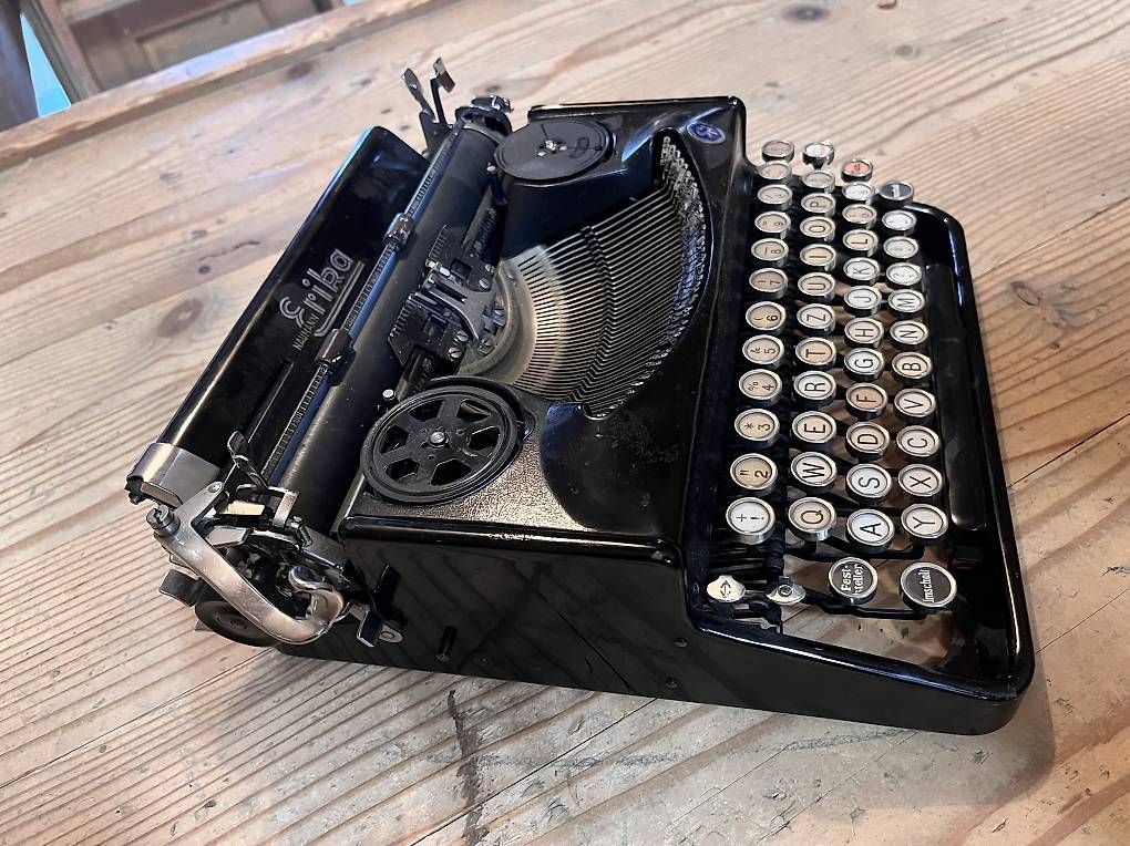 Erika Schreibmaschinen: Vintage Erika Schreibmaschine – Gebraucht aus Zürich von ark_bst7 1