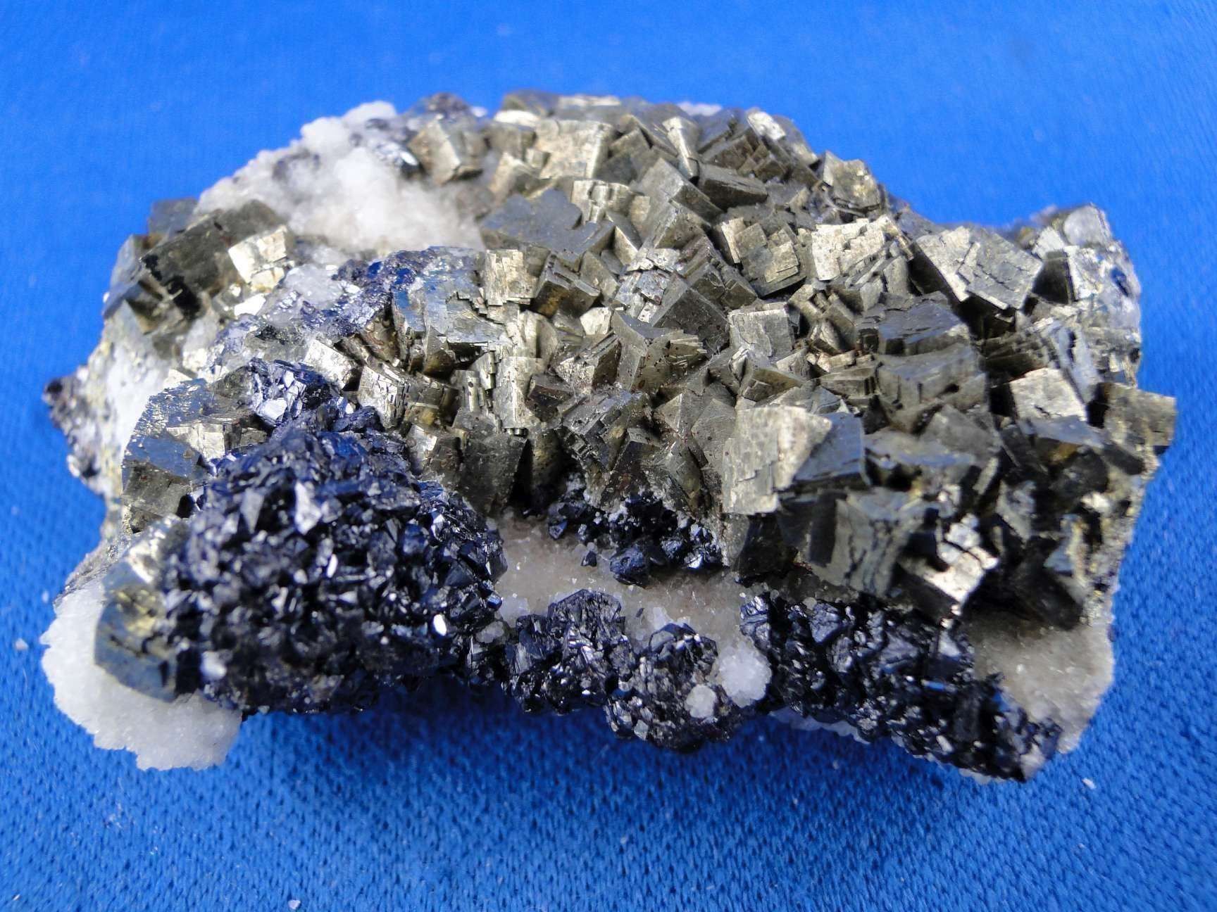 Mineralien & Heilsteine: Pyrit mit Sphalerit – Gebraucht aus Schinznach Bad von Demerald