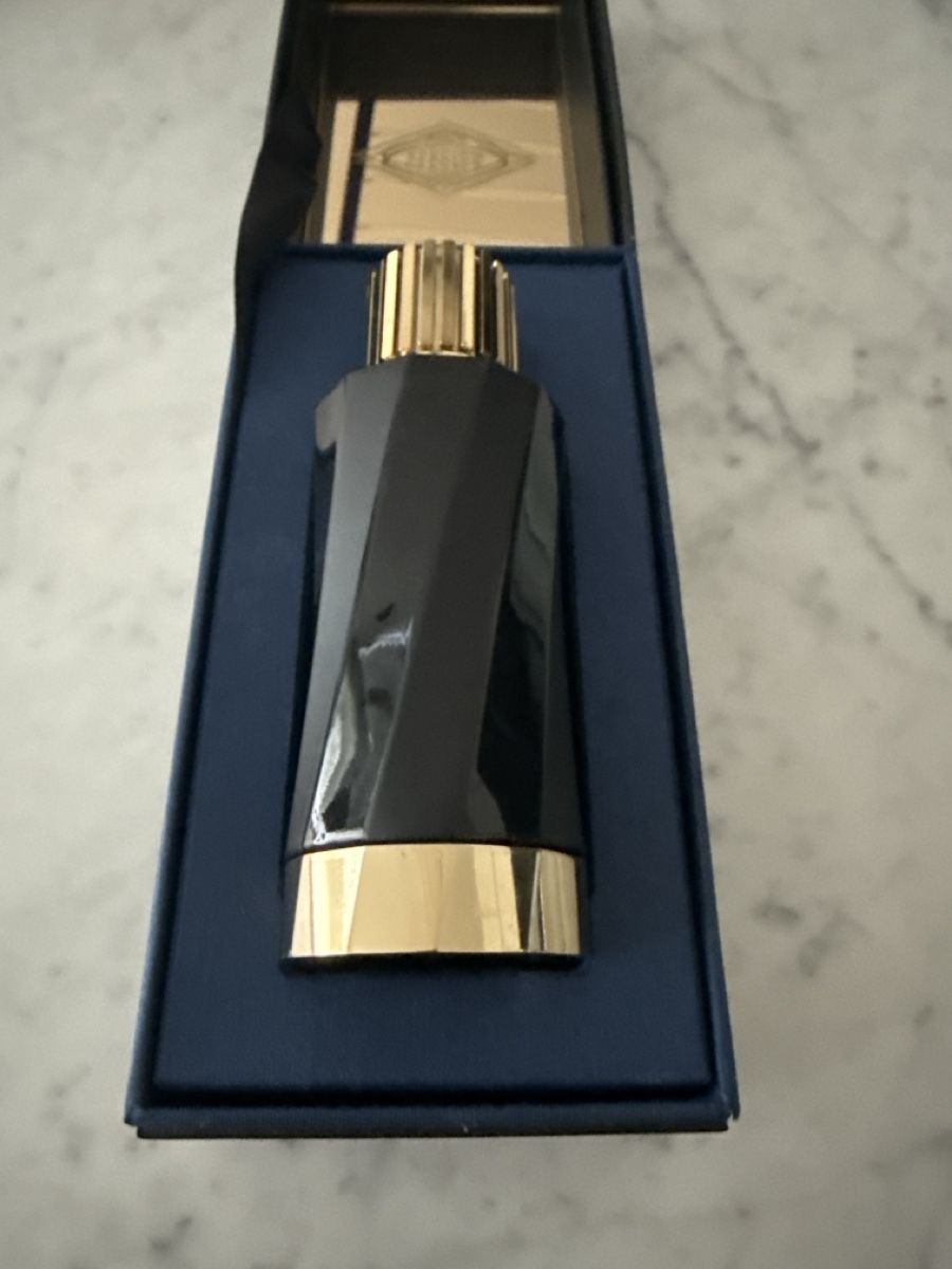 Versace Profumi & Eau de Toilette: Atelier Versace IRIS D'ÉLITE – Usato da Zürich venduto da ron_r2zt 1