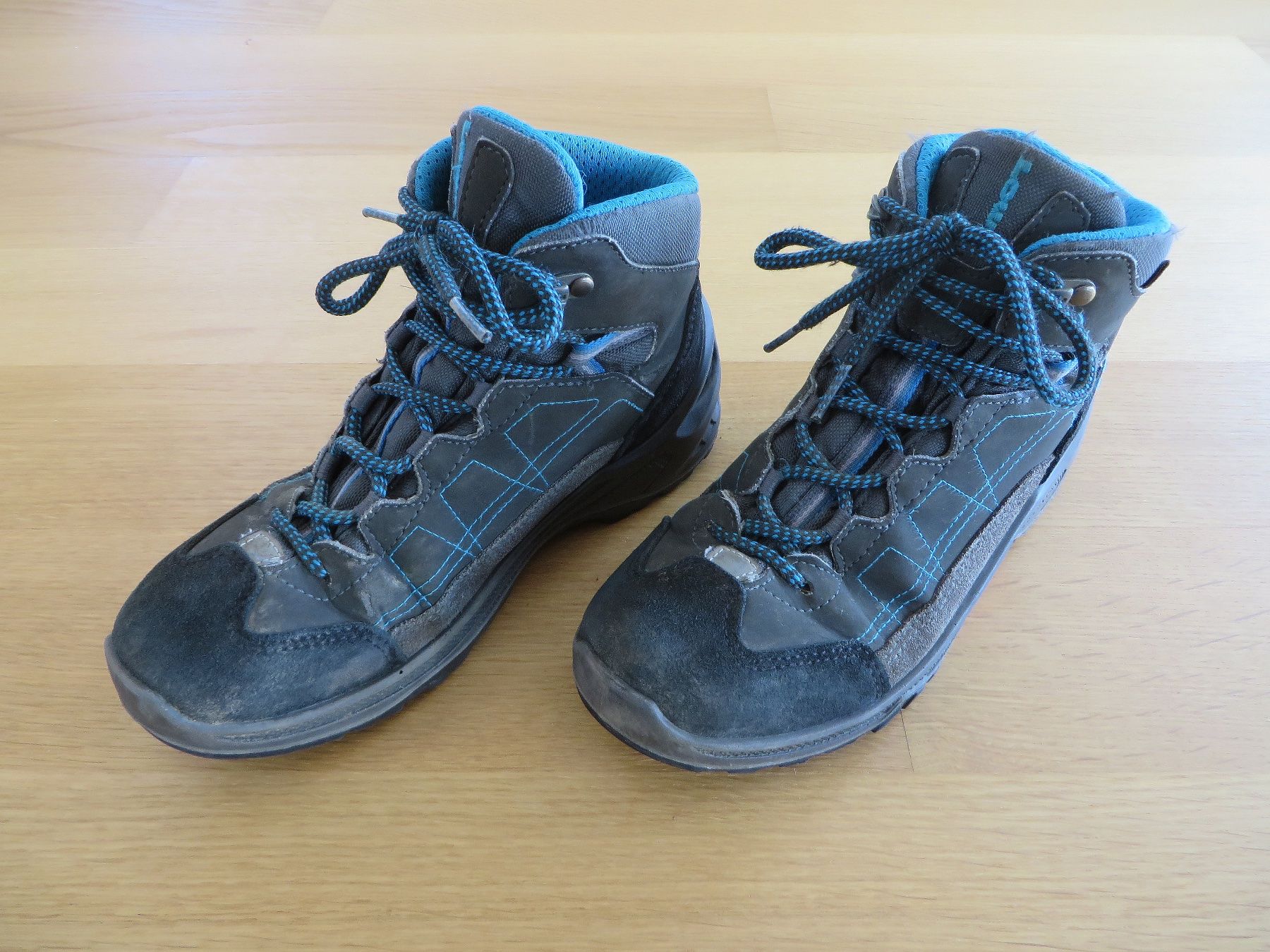 Lowa Scarpe da uomo: Wanderschuhe Lowa Gr. 35 – Usato da Rombach venduto da flor58