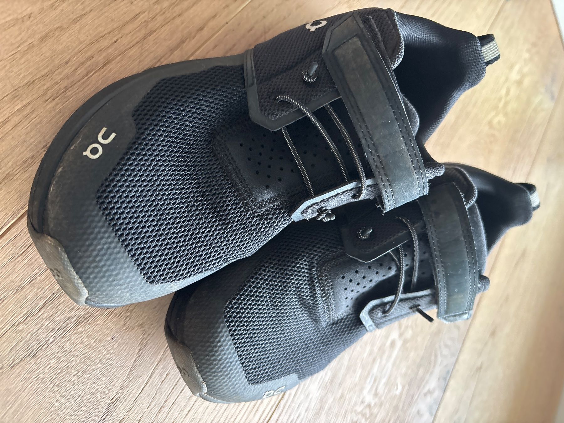 On Scarpe per ragazzi: ON Cloud Kinder Gr. 34 Schwarz Klettverschluss – Usato da Wettingen venduto da peter.m.frick