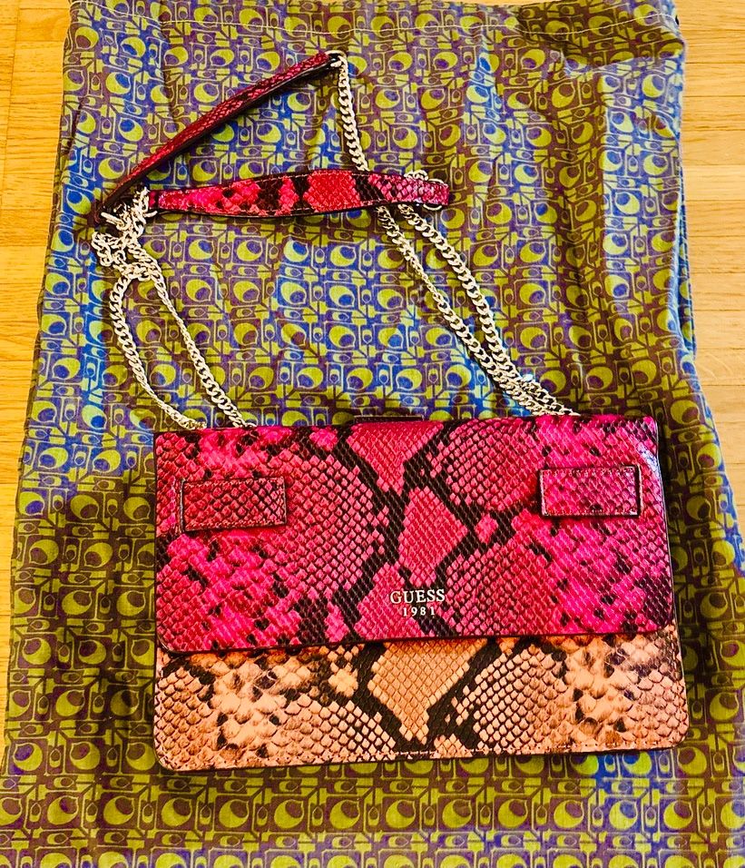 Guess Borse da donna: Mehrfarbige GUESS-Schultertasche - NEU – Nuovo e nell'imballaggio originale da Zurich venduto da MX1000 7