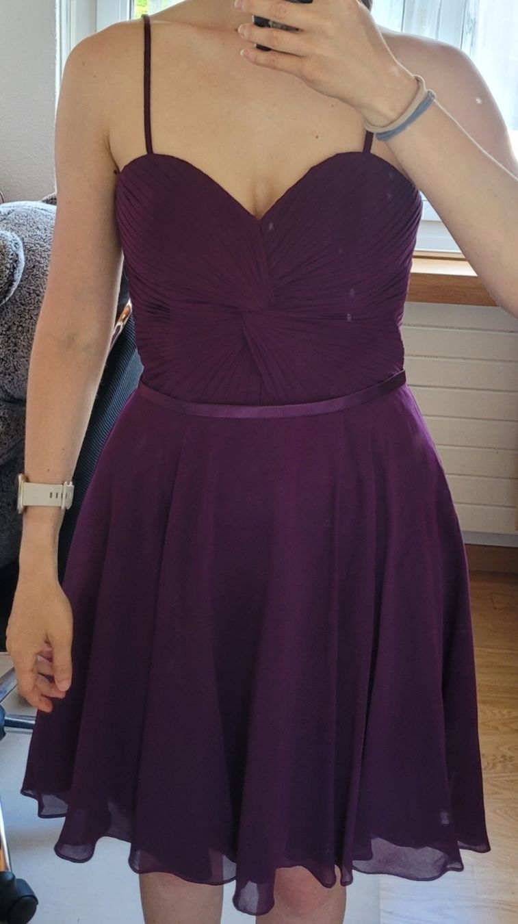 Kleider: Elegantes Kleid in dunklem Violett, Grösse M – Gebraucht aus Brugg AG von Ela_Obi