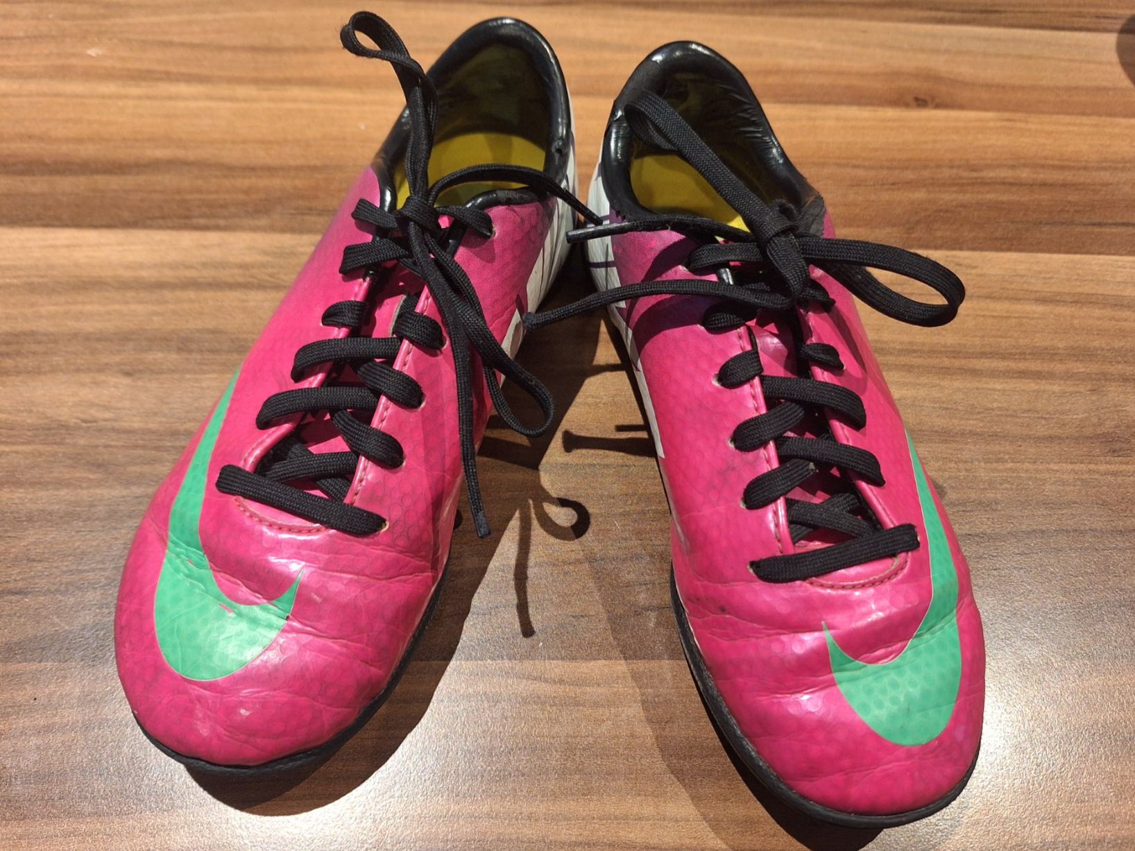 Nike Schuhe für Jungen: Nike Fussball Hallenschuhe 31 – Gebraucht aus Herrliberg von linavogt