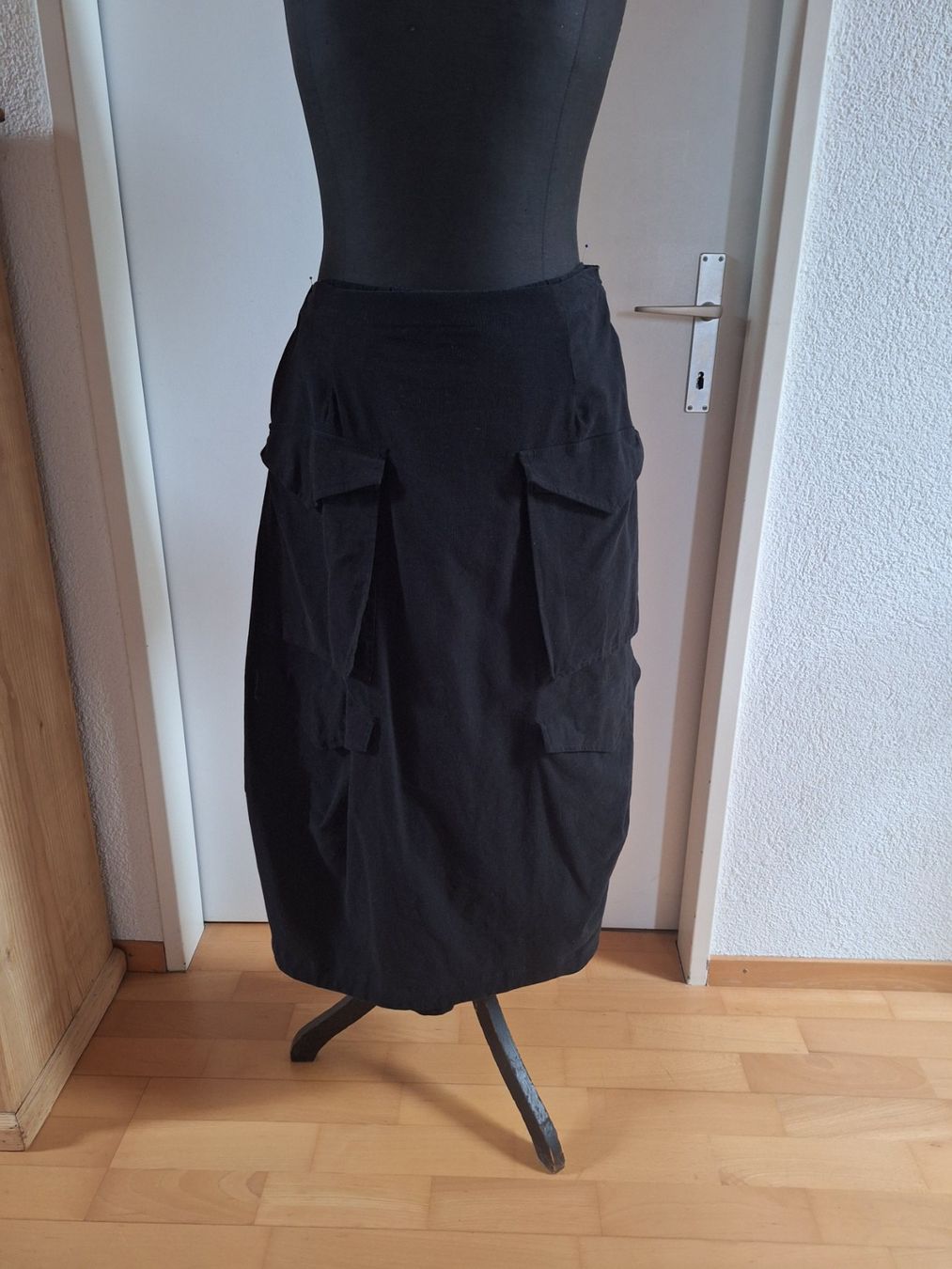 Rundholz Gonne: Rundholz Jupe – Usato da Huttwil venduto da Xy79