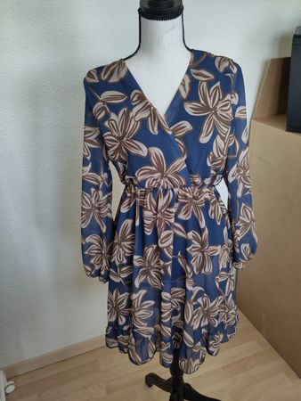 Kleid mit Blumenmuster, Grösse Uni Top Zustand!