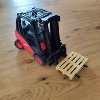 Bruder Gabelstapler Linde mit Palette, sehr guter Zustand