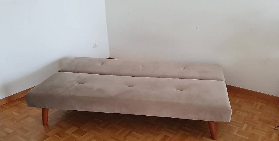 Sofas: Schlafsofa 190x91x77 aus Samtstoff beige  – Gebraucht aus Zug von sommer2013