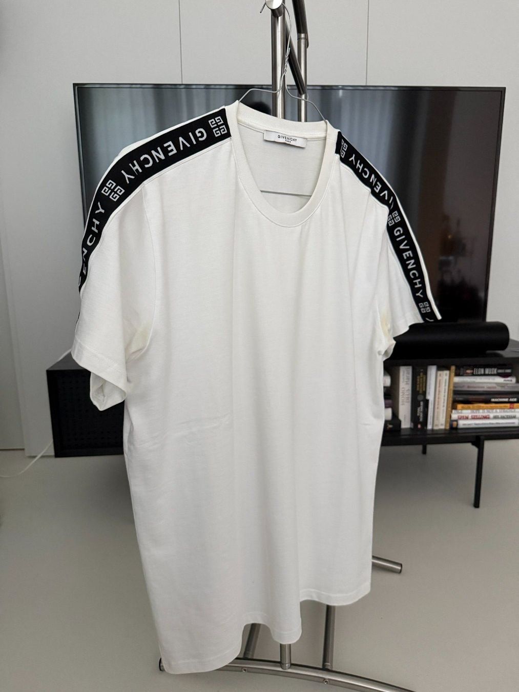 Givenchy T-Shirts: GIVENCHY T-SHIRT GR. M – Neu (gemäss Beschreibung) aus BAAR von penalti1000