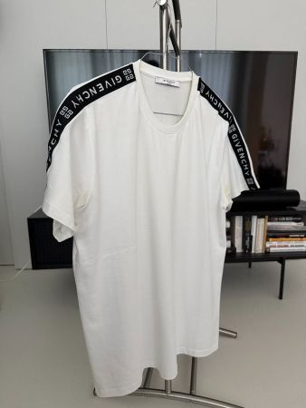GIVENCHY T-SHIRT GR. M