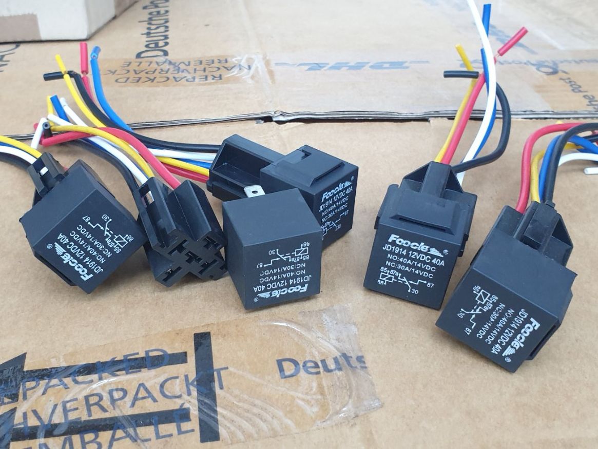 Elektronikbauteile: 12 V Relais – Neu und originalverpackt aus Müllheim Dorf von Linus18
