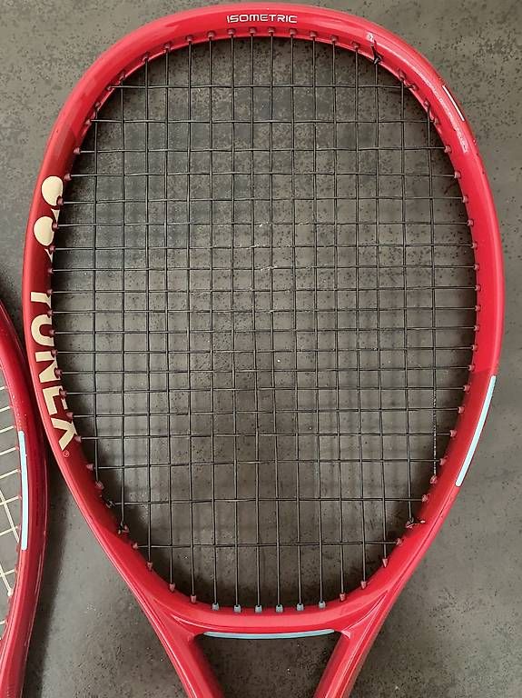 Yonex Racchette: Yonex VCORE 100 Ruby 2026  L2  État impeccable – Usato da Broc venduto da frp_8frz 1