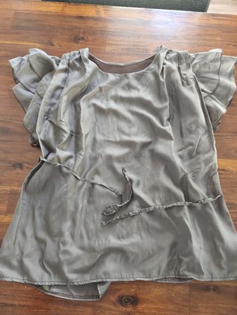 Sommerbluse Grösse M mit Volants trendiger Look! 100% Viskos