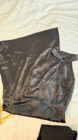Elegant Black Satin Dress - Perfect for summer evenings!