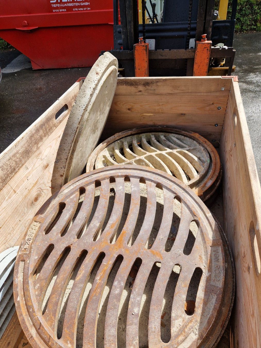 Gitter & Roste: Schachtdeckel – Gebraucht aus Aeschi b. Spiez von GH3703 2