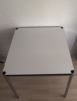 USM Haller Tisch / Beistelltisch (75 x 75 cm) - Perlgrau