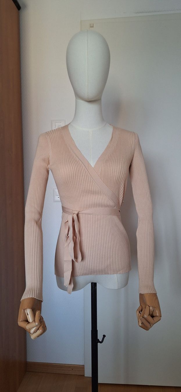 Kookai Maglioni & Felpe: Kookai, pull cache-coeur beige – Nuovo e nell'imballaggio originale da Lussery-Villars venduto da pousinete02