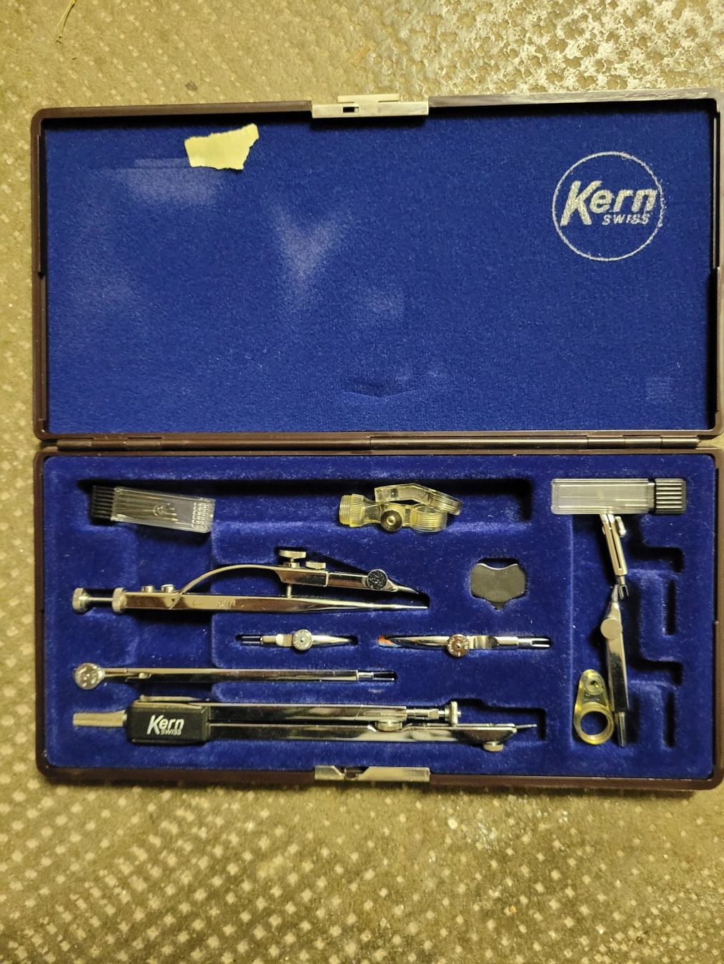Compassi: Petite boîte de compas KERN – Usato da Epalinges venduto da ormiga