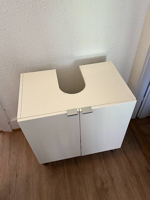 Armoires: Ikea Badezimmer Schrank in weiss  – D'occasion à Basel par liv99 3