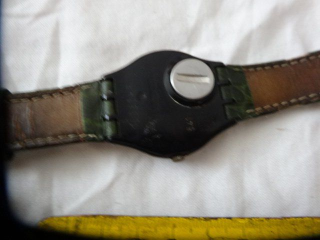 Swatch Montres: S-WATCH HERREN UHR,QUARTZ.SWISS MADE-DATE,TAG.LÄÜFT – D'occasion à zürich par ahmad01 8