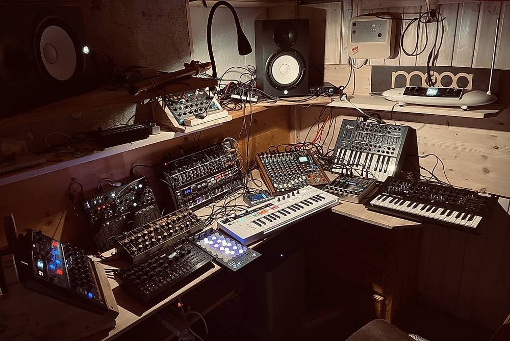 groovebox, boîte à rythmes, synthés, table de mixage (Gebraucht) in ...