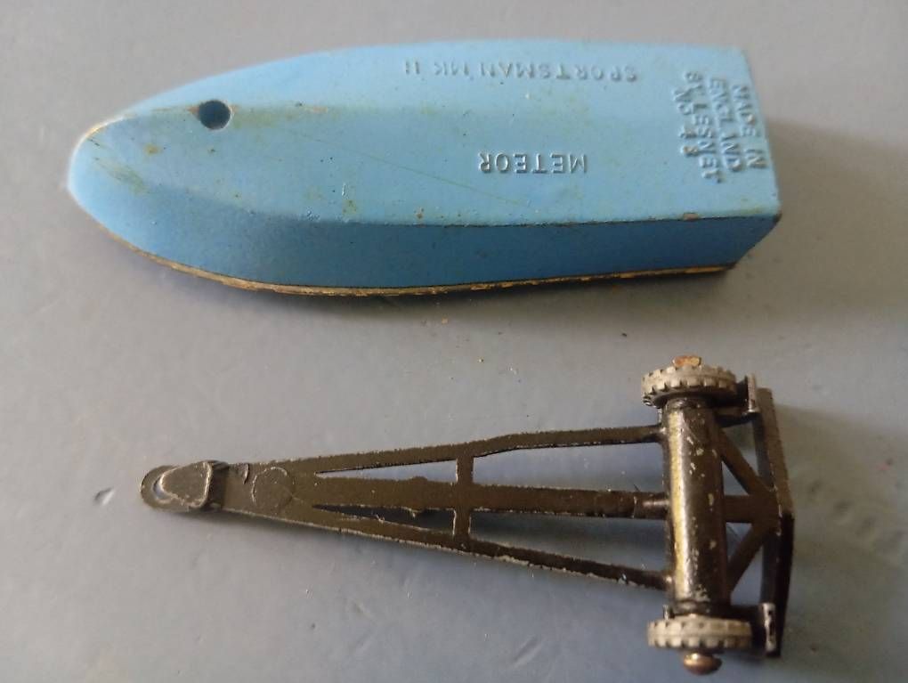 Matchbox Modellini d'auto: Matchbox Schiff und Anhänger – Usato da Basel venduto da Petergunn 1