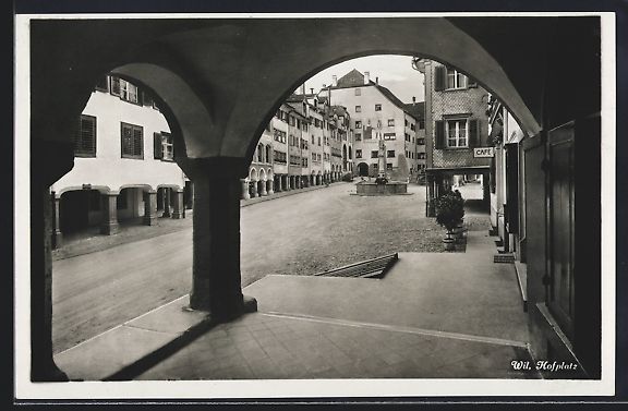 Cartoline postali: AK Wil, Hofplatz mit Geschäften – Usato da Berlin venduto da bartko-reher