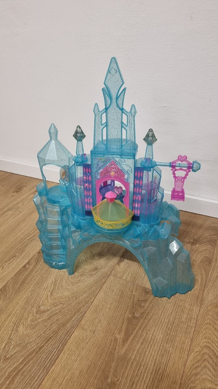 Giocattoli: My Little Pony Castle – Usato da Herrliberg venduto da FannyZ