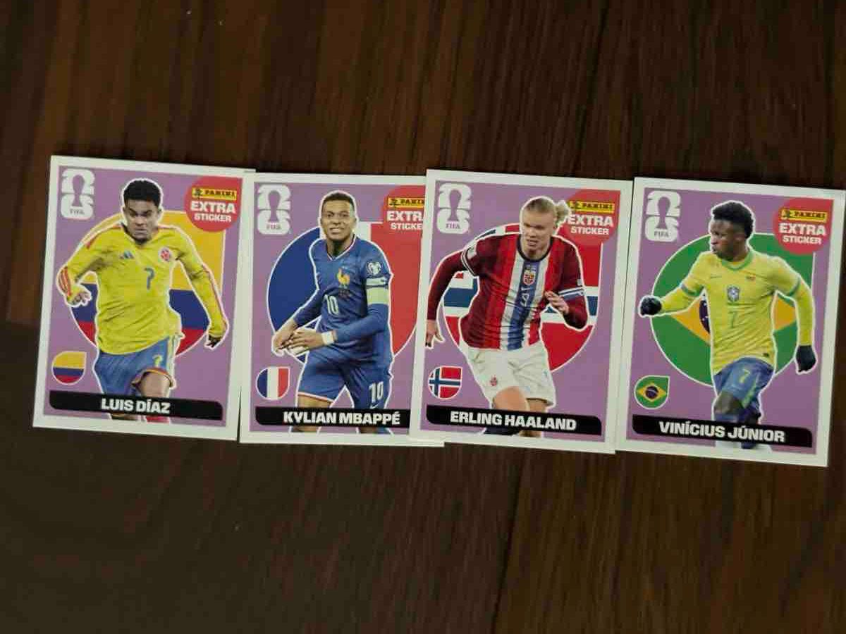 Panini Cartes à collectionner: 4 cartes Panini Extra Sticker Regular – Neuf (Voir description) à St-Sulpice VD par dxf_rny9