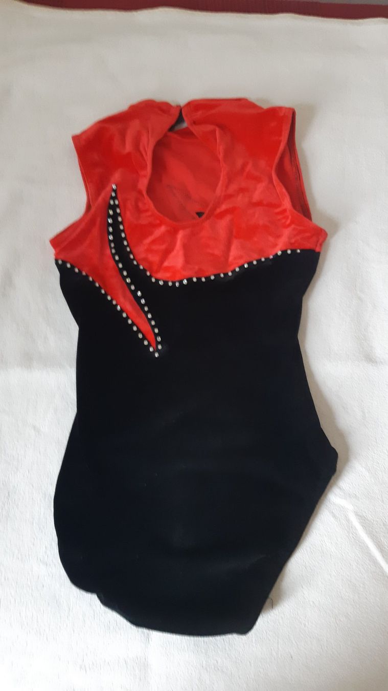 Scarpe, pantaloni & magliette da ginnastica: Turnbody ärmellos – Usato da Liebefeld venduto da Shemesh5 1