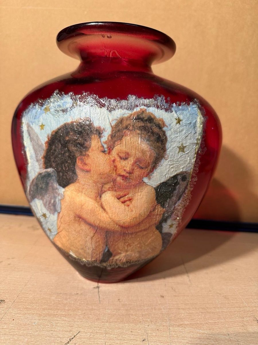 Vase & Récipients: Ruby Red Angel Vase - Perfect for Valentine's Day! – D'occasion à Lausanne par vas_cdb2