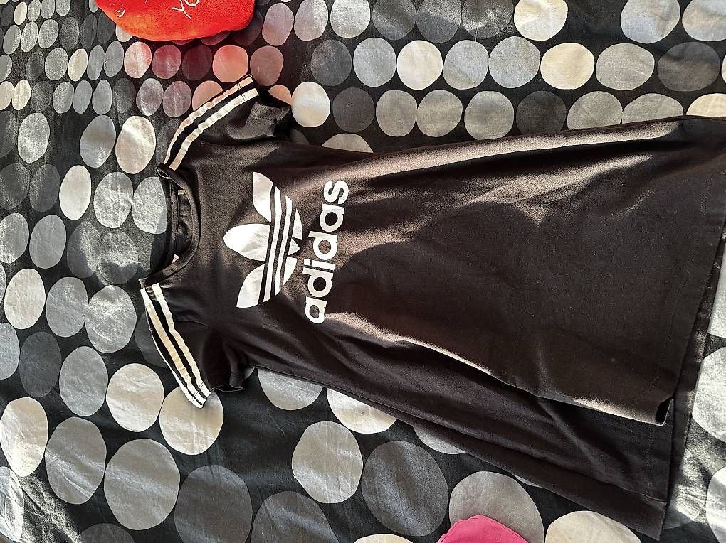 Kleider: Robe Nike et Adidas  – Gebraucht aus Renens VD von mary184 1