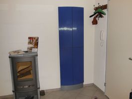 Elektrische Wärme aus Kachelsäule blau