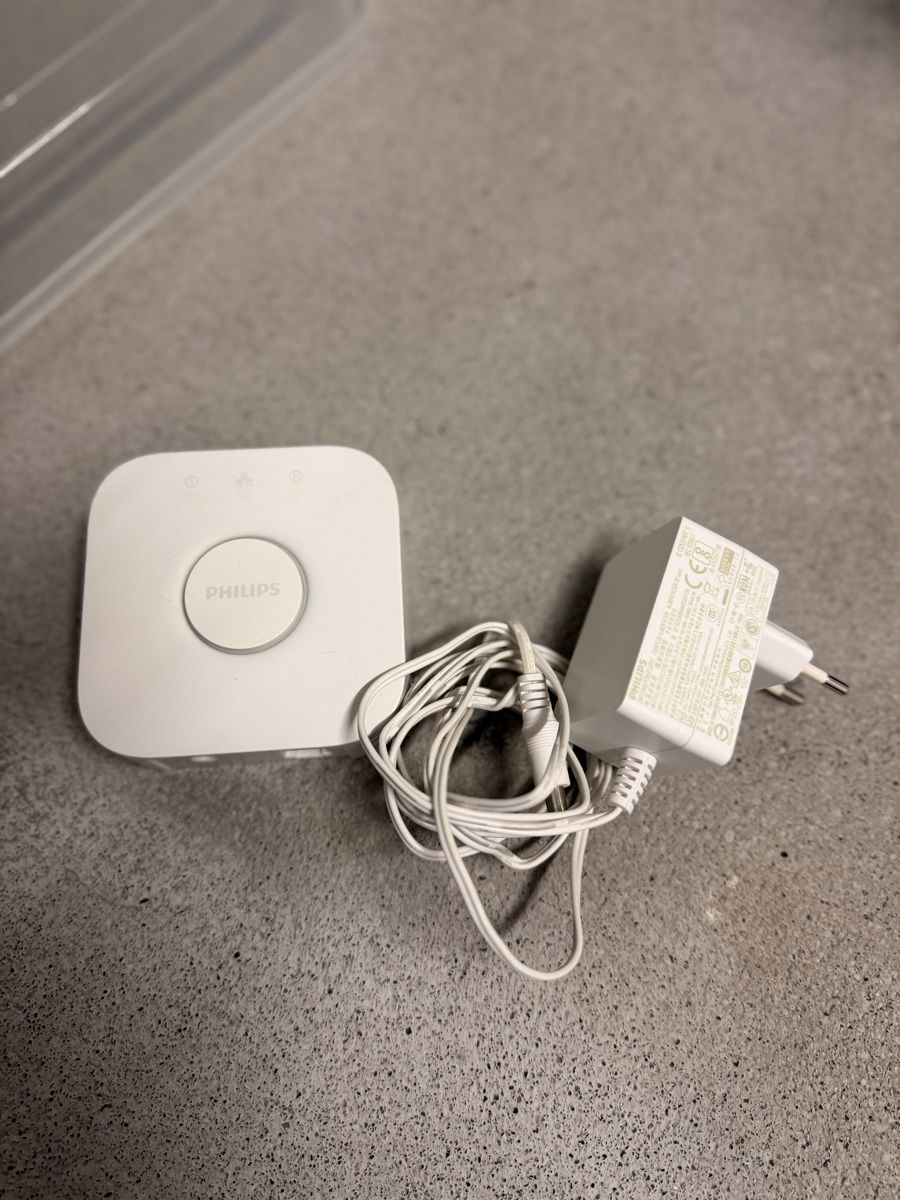 Philips WiFi: Philips Hue Bridge V2.1 + Netzteil, Top Zustand – Usato da Frauenfeld venduto da nikidoko