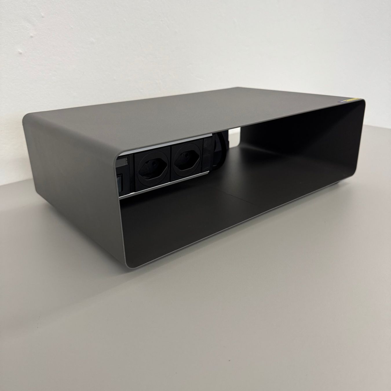 Racks & Cavalletti: Lista Office Plug Ablagefach 546x246mm - Anthrazit – Usato da Schönenwerd venduto da mcofficeshop 1