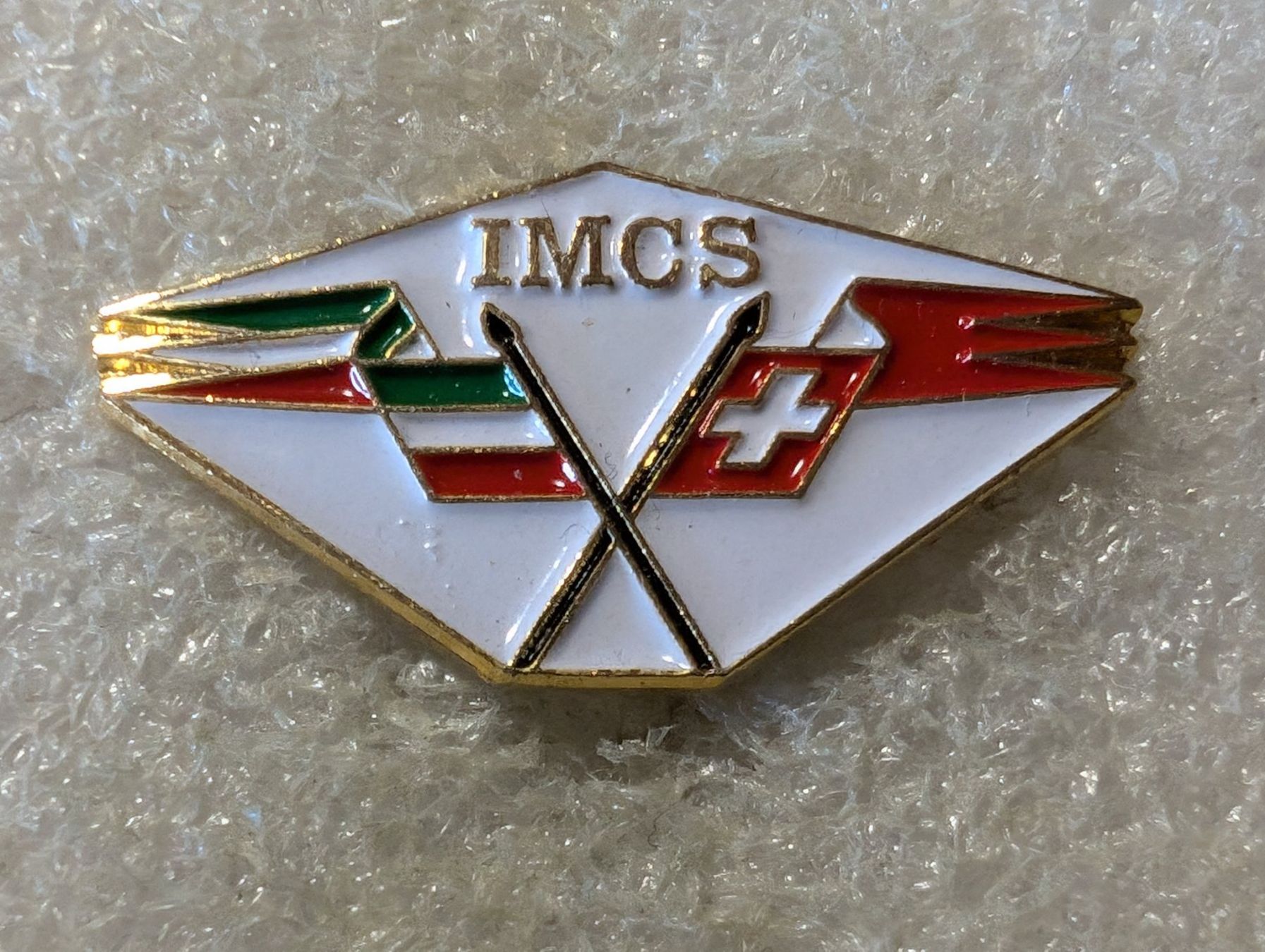 Plaketten & Abzeichen: Ansteckpin 136: IMCS – Gebraucht aus Oppligen von Pin-Fall-Shop