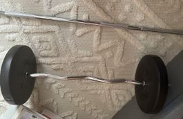Langhantelstange und Kurzhantelset 125 kg