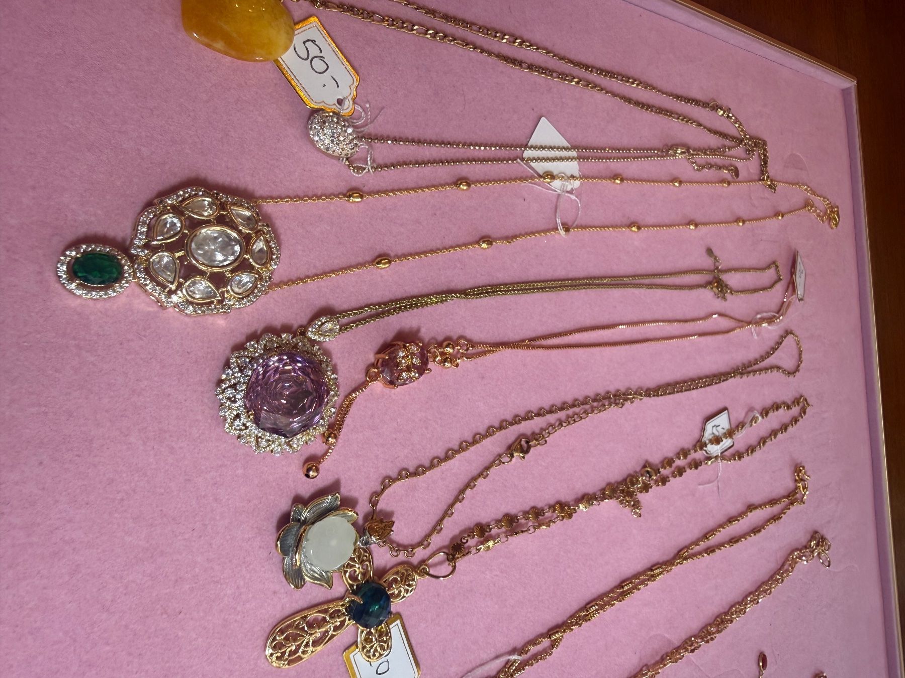 Altri gioielli: Superbe collection de colliers dorés - lot de 12 – Nuovo e nell'imballaggio originale da St-Maurice venduto da Sandrinette123 2