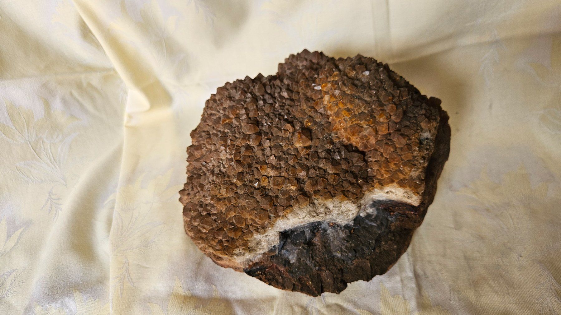 Minerali & Pietre curative: Pietra con cristalli – Usato da Melano venduto da H-Sara 1