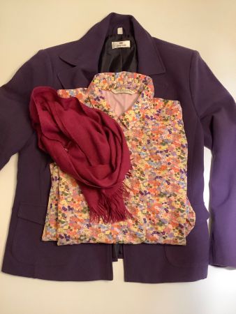 Bluse und Blazer und Schal