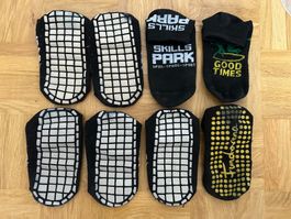 4 Paar Anti-Rutsch Socken, ca. Gr. 30 - 35 (Skillspark S)