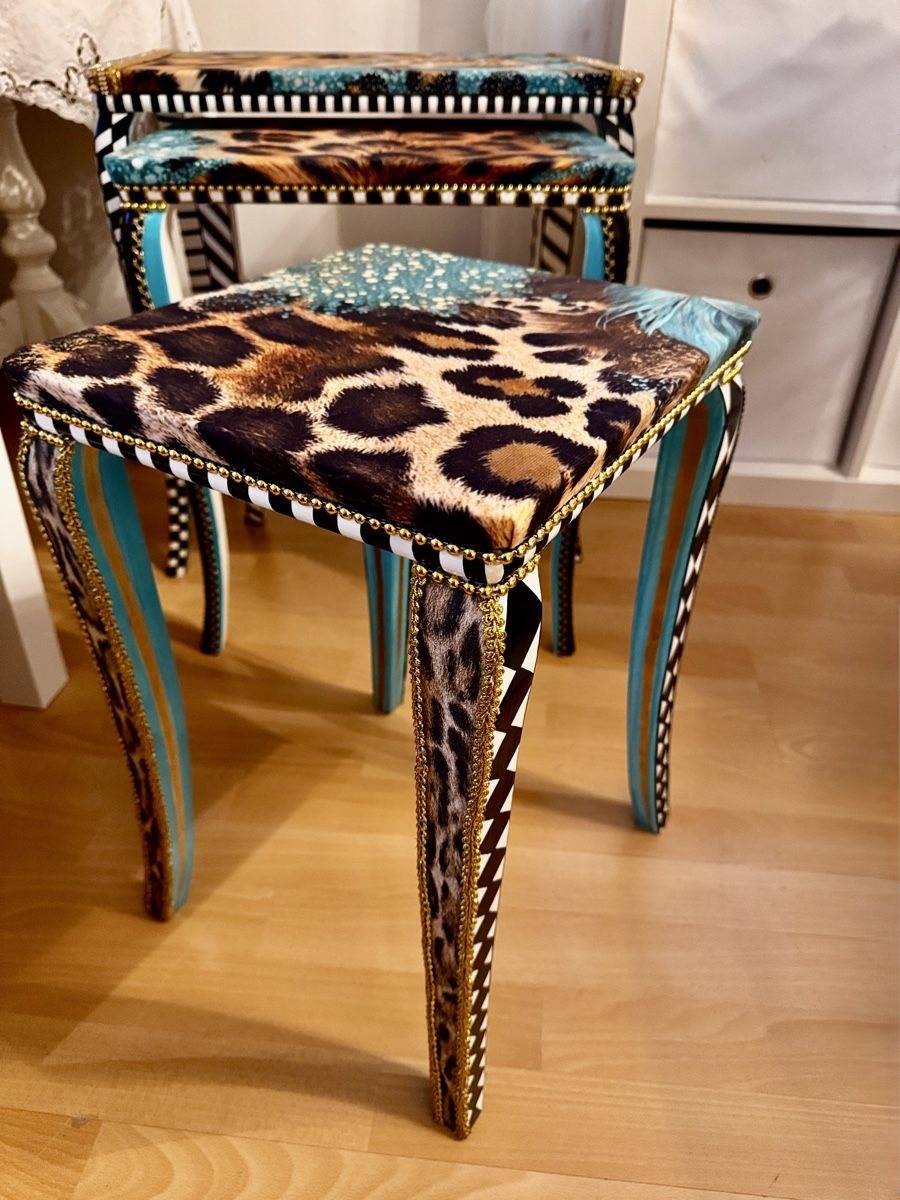 Set di tavolo e panche: Einzigartige Satztische, 3er Set, Leopardendesign, Top! – Usato da Niederurnen venduto da Chanel40 8