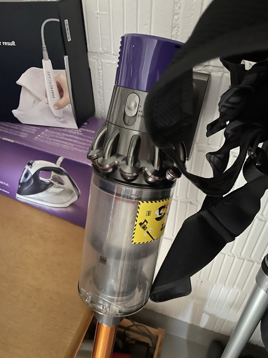 Dyson Aspirapolveri & Accessori: Dyson V10 absolut – Usato da Jegenstorf venduto da fambrun 1