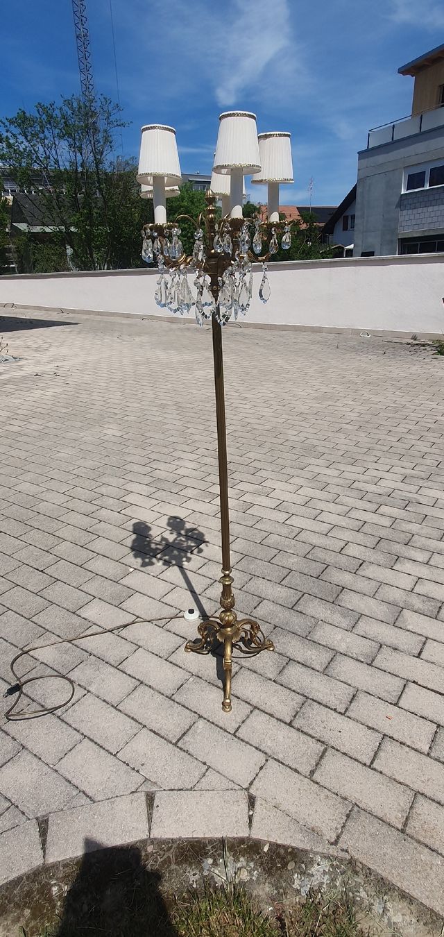 Lampade: Antike Stehlampe – Usato da Utzenstorf venduto da Filetto