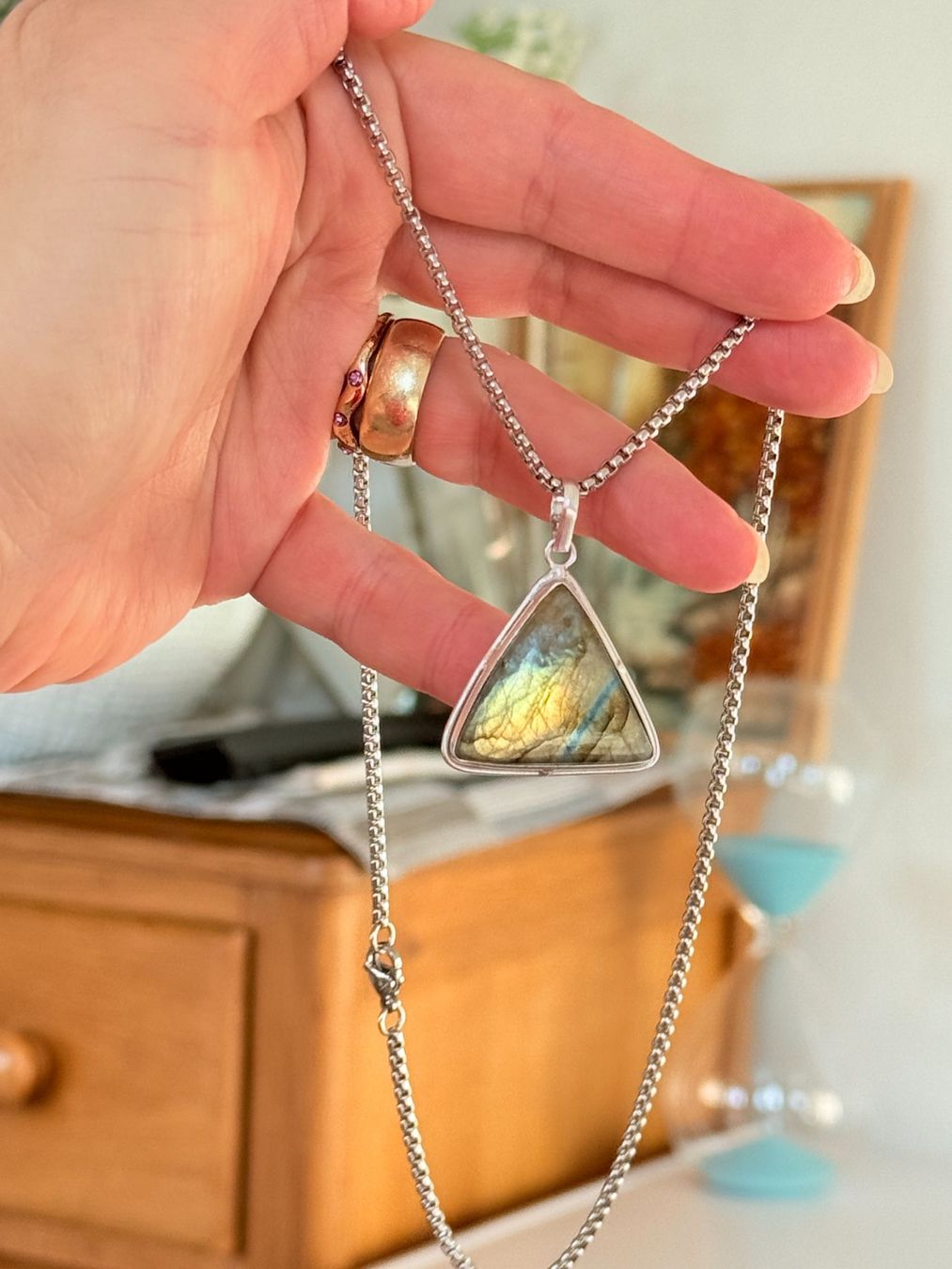 Catenine: Collier pendentif triangle Labradorite neuf! – Nuovo e nell'imballaggio originale da Genève venduto da AGBERG 1