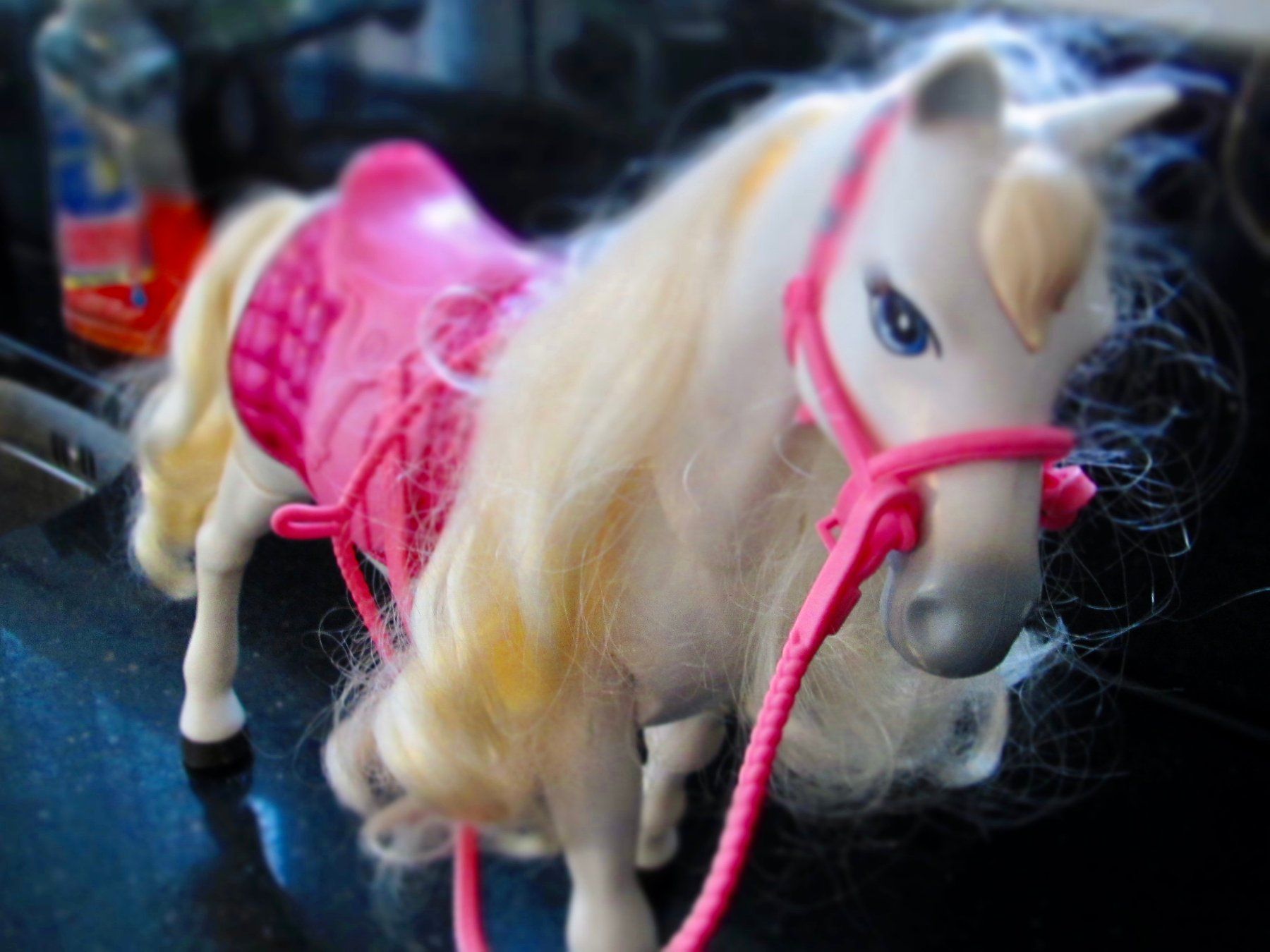 Spielzeuge: CHEVAL BARBIE TORNADO A FONCTIONS – Gebraucht aus Murten von Selliot 1