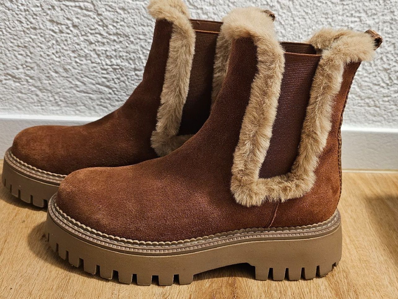 Scarpe da donna: Winterstiefeletten – Usato da Winkel venduto da aivahmolina