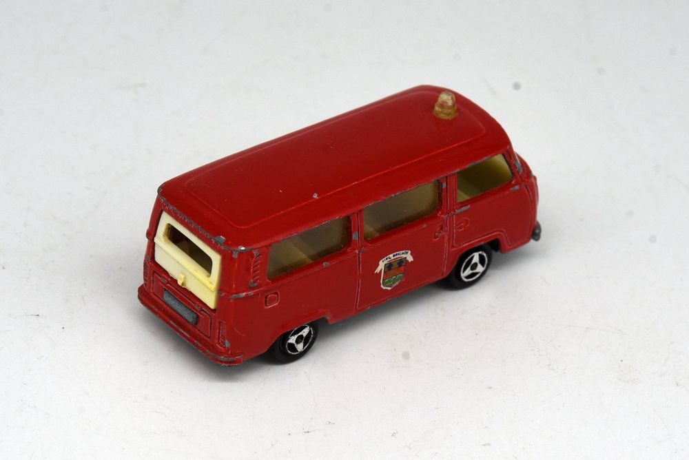 MAJORETTE VW VOLKSWAGEN COMBI / T2 / TRANSPORTEUR / CAFE HAG - N°244 / 1/60