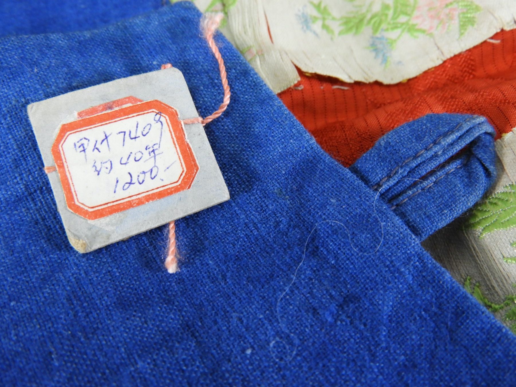 Costumi: China antikes Textil Gewand – Usato da Horw venduto da luzernicus 3